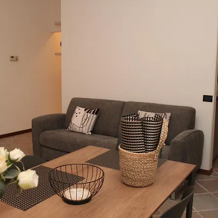 Jb In Apartment Como